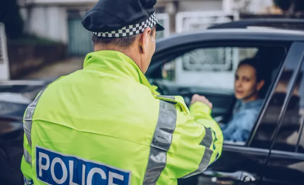 Stay Safe: Dubai Police Vehicle Rules for UAE Pro League Fan